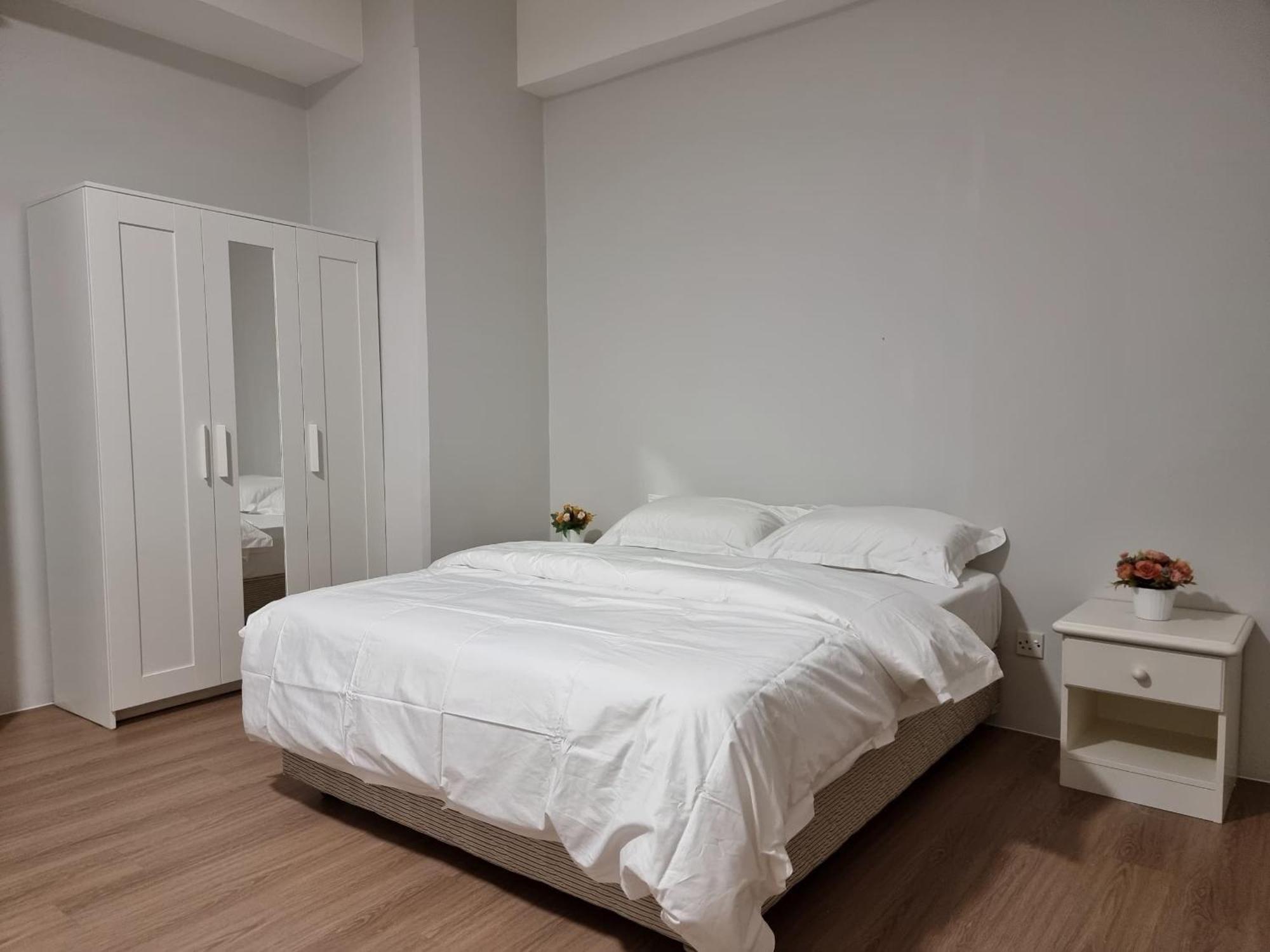 Cozzzy Hut Riverbank Suites Kuching With Spectacular River View Exterior photo