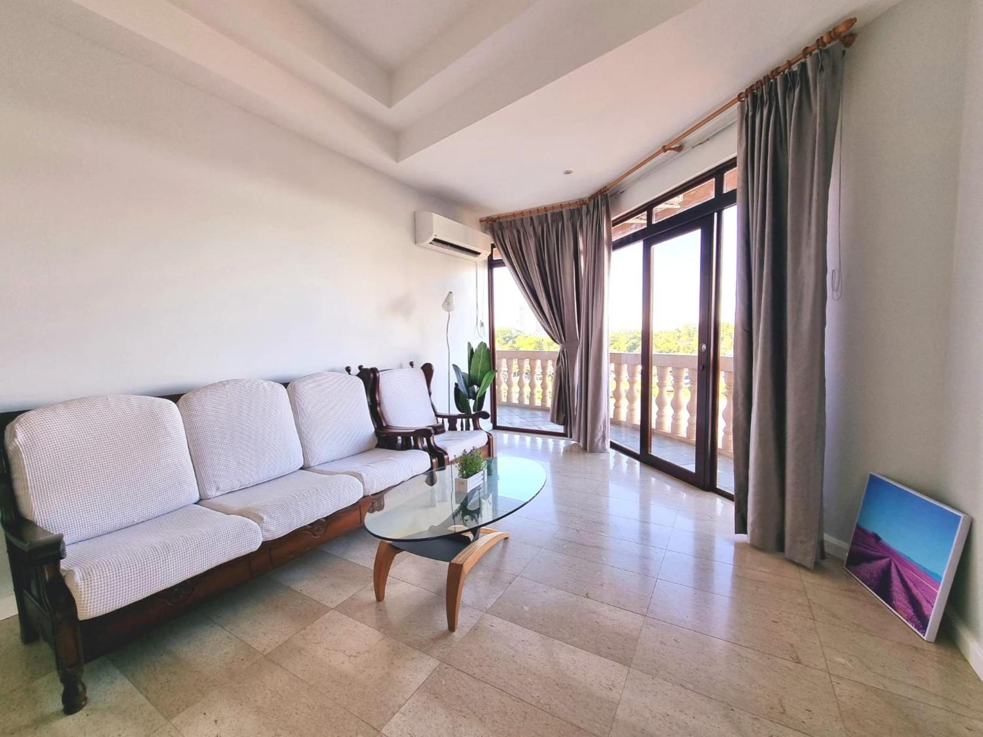 Cozzzy Hut Riverbank Suites Kuching With Spectacular River View Exterior photo