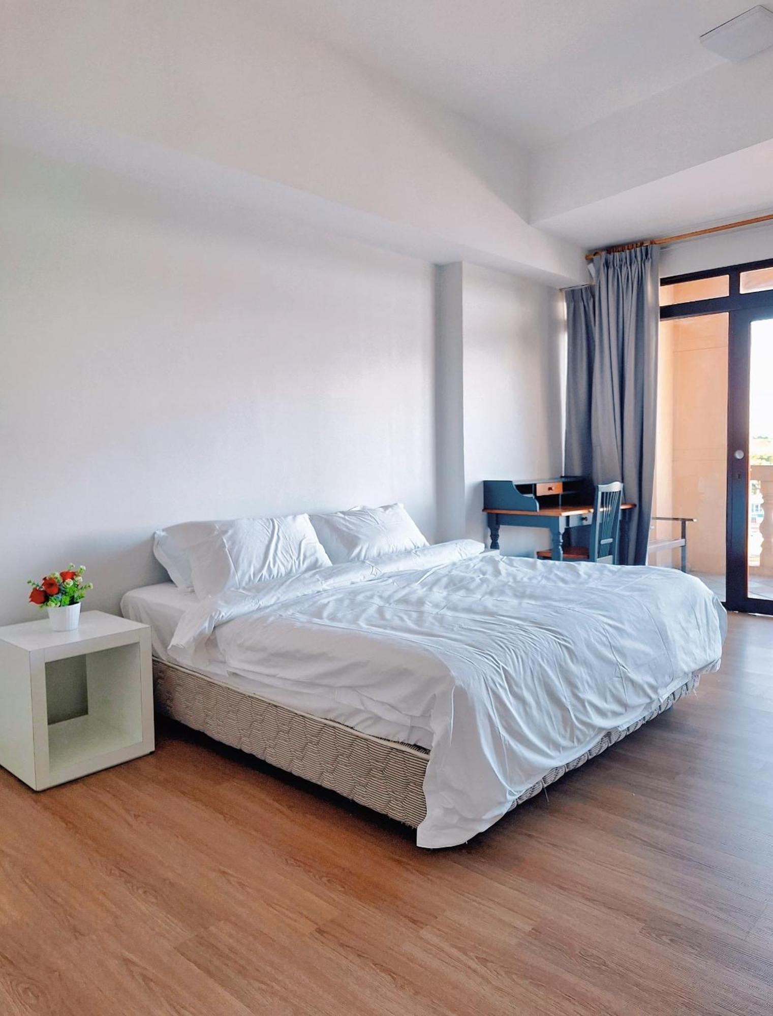 Cozzzy Hut Riverbank Suites Kuching With Spectacular River View Exterior photo